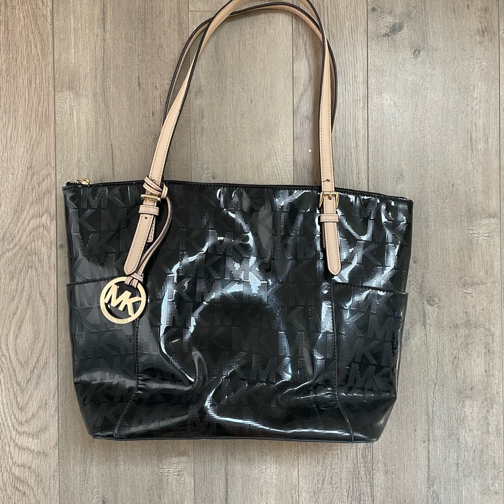 Stunning Micheal Kors Black Signature MK Purse